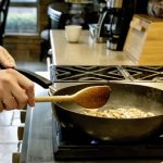 Préparer un mug cake salé au jambon et au fromage en 5 minutes