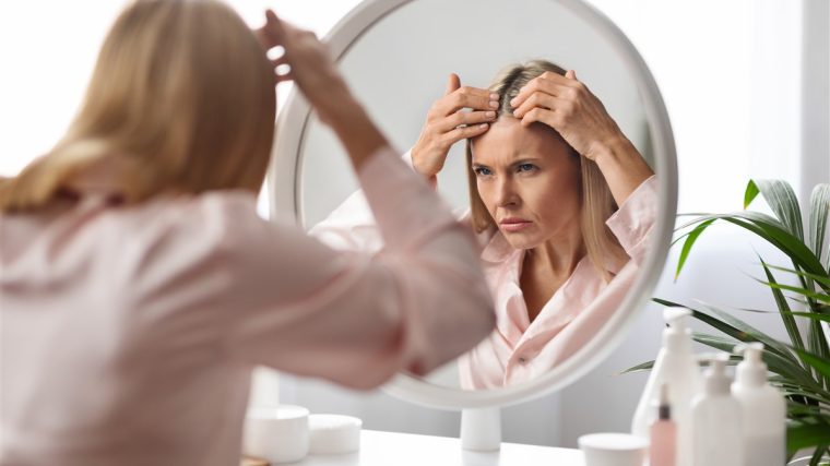 risques insoupçonnés de l'épilation des cheveux blancs