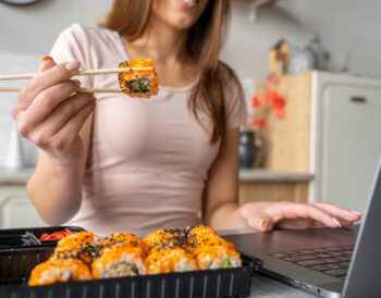 Comment choisir une franchise de sushi avec une livraison efficace et rapide ?