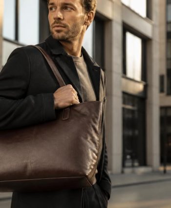 découvrez le sac cabas masculin élégant, l'accessoire parfait alliant style et praticité pour l'homme moderne soucieux de son apparence.